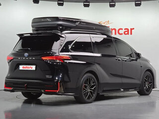 2024 Toyota Sienna IV, чёрный, 8293764 рублей, вид 3