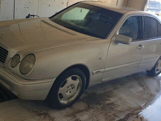 1997 Mercedes-Benz E-Класс 220 II (W210, S210), серебристый, 360000 рублей, вид 5