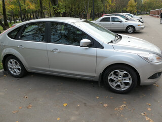 2009 Ford Focus II Рестайлинг, серебристый, 550000 рублей, вид 3