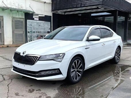 2022 Skoda Superb III Рестайлинг, белый, 2170000 рублей, вид 1