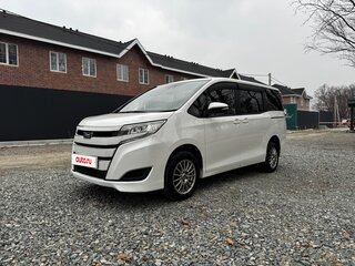 2018 Toyota Noah III (R80) Рестайлинг, белый, 1984000 рублей, вид 1