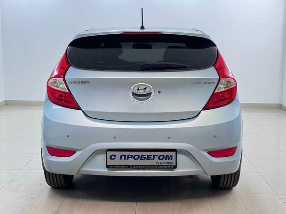 2012 Hyundai Solaris I, серый, 805000 рублей - вид 2