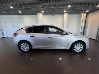 2012 Chevrolet Cruze I, серебристый, 675000 рублей, вид 2