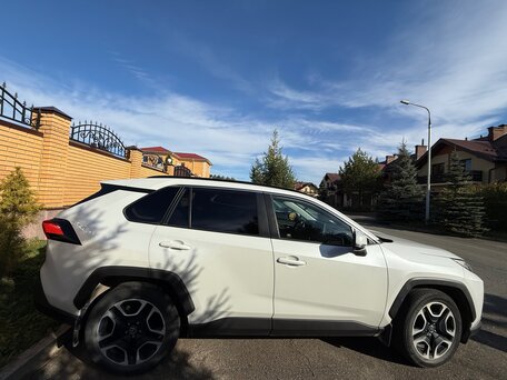 2020 Toyota RAV4 V (XA50), белый, 2940000 рублей, вид 4