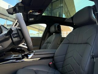 2026 BMW 7 серии 740 xDrive VII (G70) Рестайлинг, серебристый, 19350032 рублей, вид 5