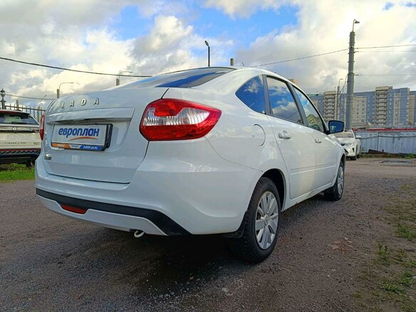 2022 Lada (ВАЗ) Granta I Рестайлинг, белый, 591700 рублей - вид 2