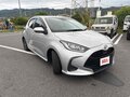 2021 Toyota Yaris IV, серебристый, 980000 рублей - вид 1