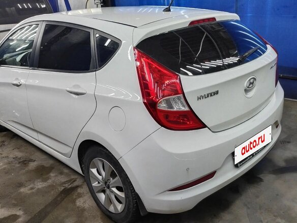 2016 Hyundai Solaris I Рестайлинг, белый, 700000 рублей - вид 4