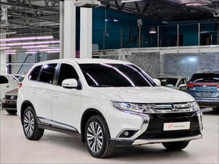 2015 Mitsubishi Outlander III Рестайлинг 2, белый, 1672000 рублей, вид 3