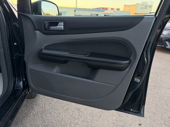 2011 Ford Focus II Рестайлинг, чёрный, 650000 рублей - вид 16