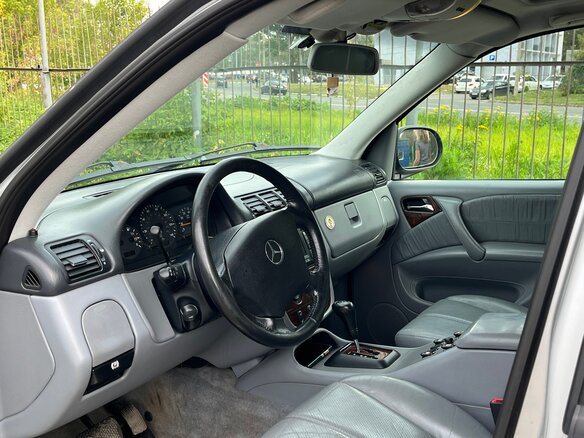 2000 Mercedes-Benz M-Класс 320 I (W163), серый, 650000 рублей - вид 8