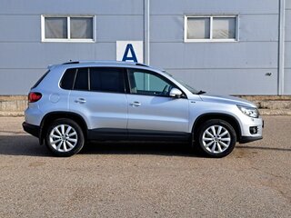 2016 Volkswagen Tiguan Euro 6 I Рестайлинг, серебристый, 1400000 рублей, вид 4