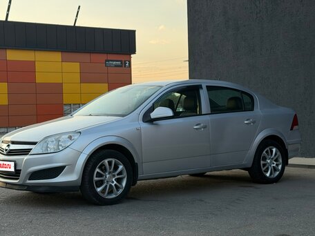 2011 Opel Astra H Рестайлинг, серебристый, 390000 рублей, вид 1