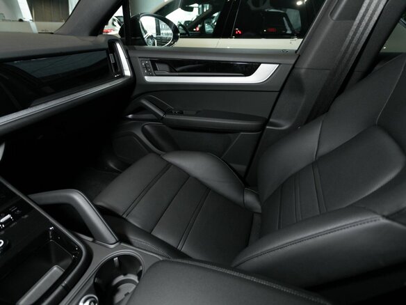 2025 Porsche Cayenne Coupé III Рестайлинг, чёрный, 16500000 рублей - вид 8