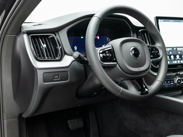 2026 Volvo XC60 II Рестайлинг 2, чёрный, 5990000 рублей - вид 13