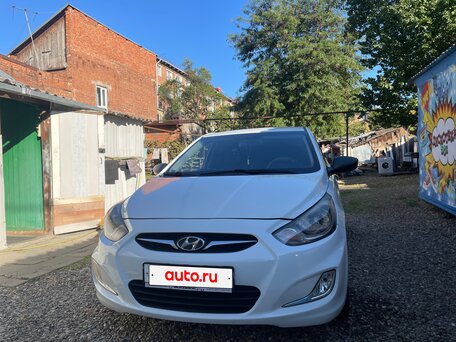2014 Hyundai Solaris I, белый, 750000 рублей, вид 3