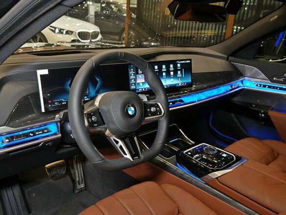 2025 BMW 7 серии 740d xDrive VII (G70), чёрный, 17200000 рублей - вид 13