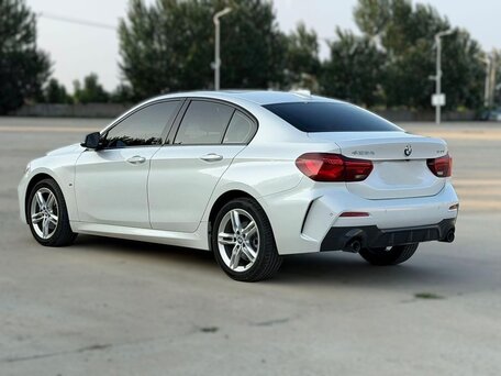 2023 BMW 1 серии 120i III (F52) Рестайлинг, белый, 1740000 рублей, вид 4