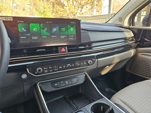 2025 Kia Carnival IV Рестайлинг, чёрный, 5900000 рублей - вид 4