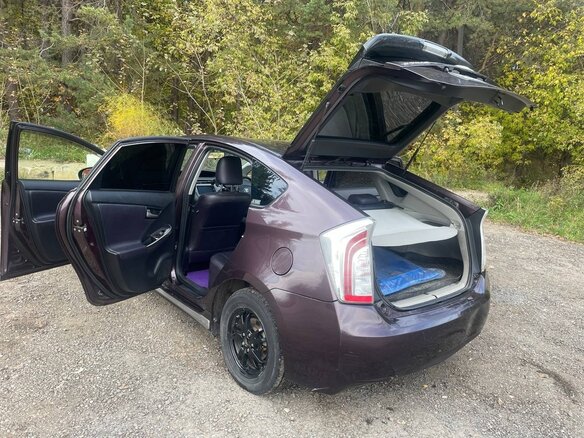 2013 Toyota Prius III Рестайлинг (XW30), фиолетовый, 950000 рублей - вид 26