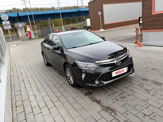 2017 Toyota Camry VII (XV50) Рестайлинг, чёрный, 1890000 рублей, вид 4