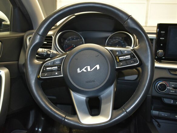 2022 Kia Ceed III Рестайлинг, серебристый, 2087000 рублей - вид 9