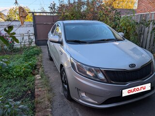 2012 Kia Rio 4-speed III, серебристый, 880000 рублей, вид 1