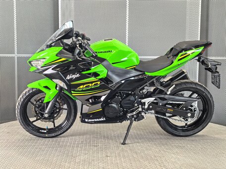 2025 Kawasaki Ninja 400, зелёный, 677000 рублей, вид 5