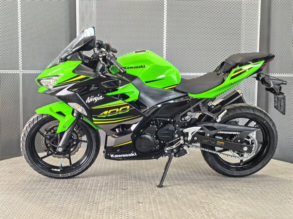 2025 Kawasaki Ninja 400, зелёный, 677000 рублей - вид 4