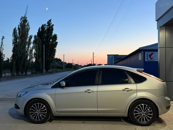 2008 Ford Focus II Рестайлинг, серебристый, 670000 рублей - вид 4