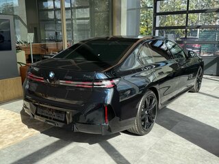 2026 BMW 7 серии 740 xDrive VII (G70) Рестайлинг, чёрный, 24990000 рублей, вид 3