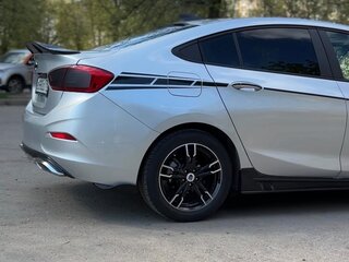 2018 Chevrolet Cruze II, серебристый, 1200000 рублей, вид 3