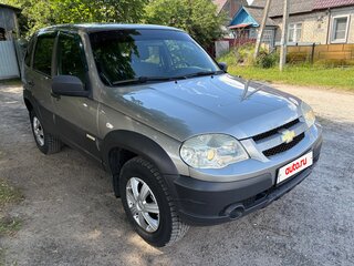 2017 Chevrolet Niva I Рестайлинг, серый, 650000 рублей, вид 3