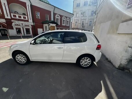 2011 Volkswagen Golf VI, белый, 1150000 рублей, вид 2