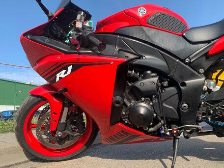 2012 Yamaha YZF-R1, красный, 1050000 рублей, вид 4