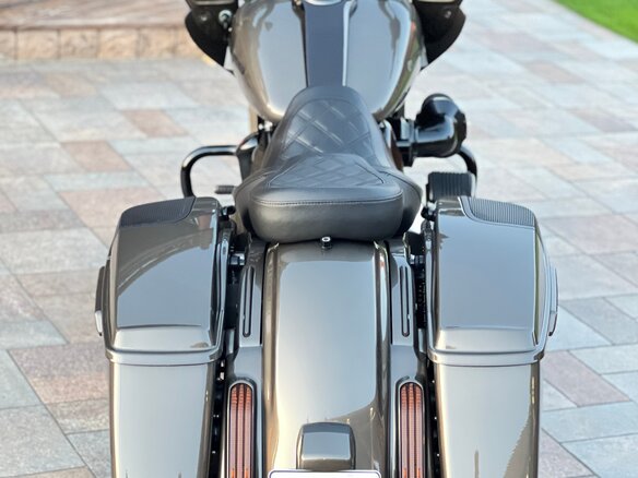 2021 Harley-Davidson CVO Road Glide, золотистый, 3100000 рублей - вид 4