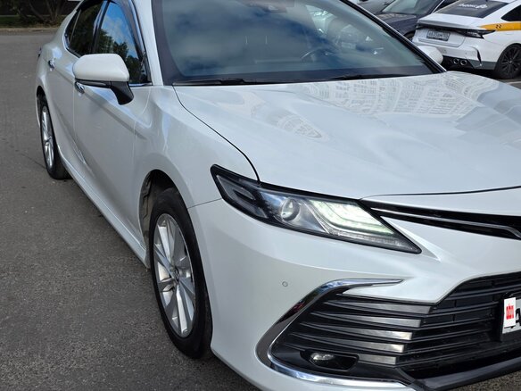 2022 Toyota Camry VIII (XV70) Рестайлинг, белый, 2250000 рублей - вид 4