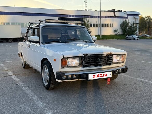 2003 Lada (ВАЗ) 2107, белый, 155000 рублей - вид 4