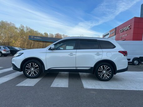 2015 Mitsubishi Outlander III Рестайлинг 2, белый, 1815000 рублей, вид 4