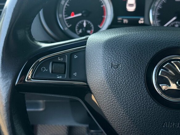 2017 Skoda Octavia III (A7) Рестайлинг, коричневый, 1800000 рублей - вид 18