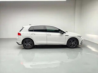 2023 Volkswagen Golf VIII, белый, 1600047 рублей, вид 5
