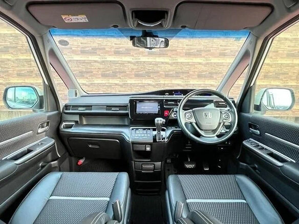 2017 Honda Stepwgn Spada V, белый, 1920000 рублей - вид 8
