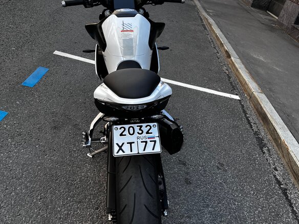 2024 CFMoto 800NK, белый - вид 6