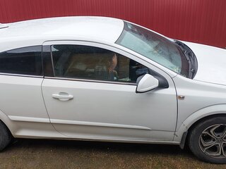 2010 Opel Astra GTC H Рестайлинг, белый, 450000 рублей, вид 3
