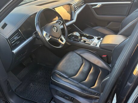 2018 Volkswagen Touareg III, чёрный, 4050000 рублей, вид 5