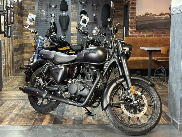 2025 Royal Enfield Classic 350, чёрный, 520000 рублей - вид 5