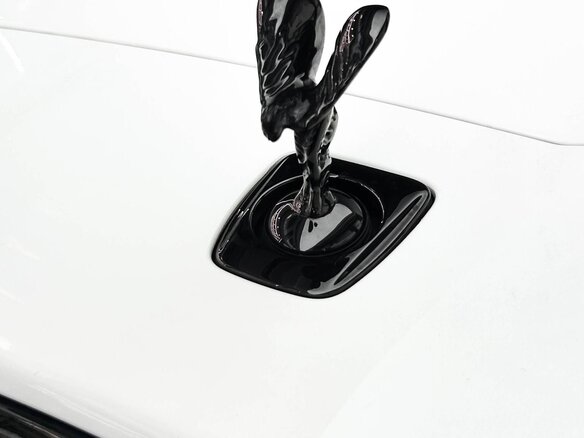 2026 Rolls-Royce Cullinan Black Badge I Рестайлинг (Series II), белый, 51600000 рублей - вид 18