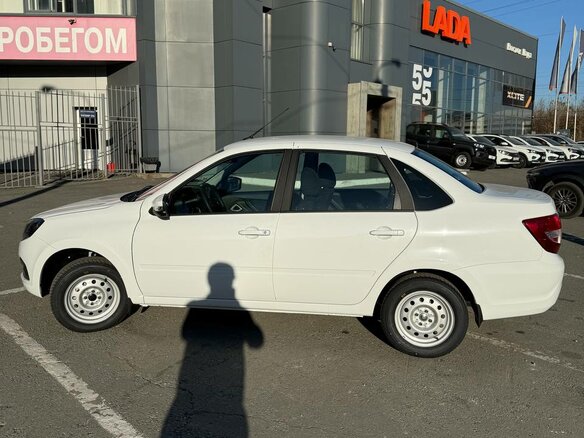 2026 Lada (ВАЗ) Granta I Рестайлинг, белый, 987000 рублей - вид 1