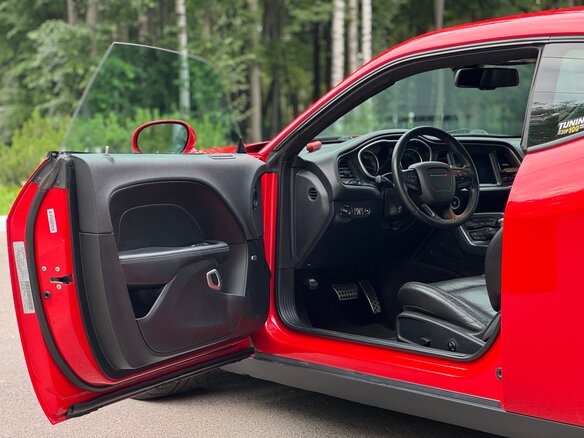 2017 Dodge Challenger III Рестайлинг 2, красный, 4000000 рублей - вид 14