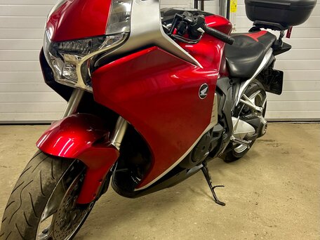2011 Honda VFR 1200, красный, 630000 рублей, вид 2